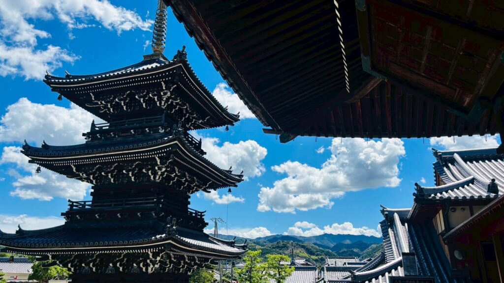 大阪・水間寺の境内風景